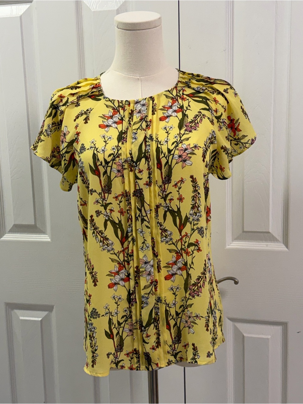 Worthington Petite Small Yellow Floral Short Sleeve Blouse